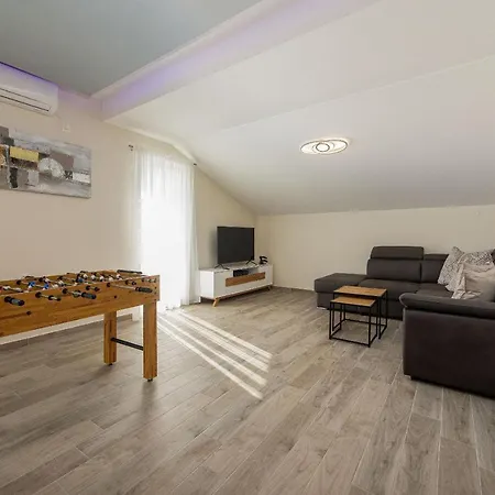 빌라 Petar Zadarvillas Donji Kasic