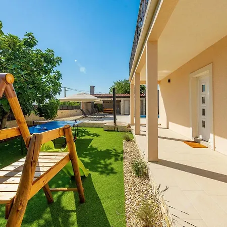 Petar Zadarvillas *