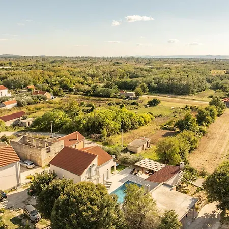 Petar Zadarvillas וילה *