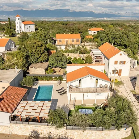 Petar Zadarvillas וילה